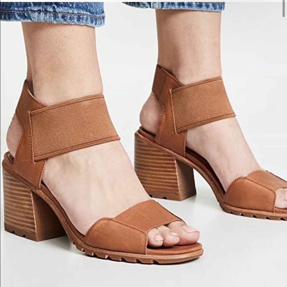 Sorel Nadia sandal in camel brown size 8.5